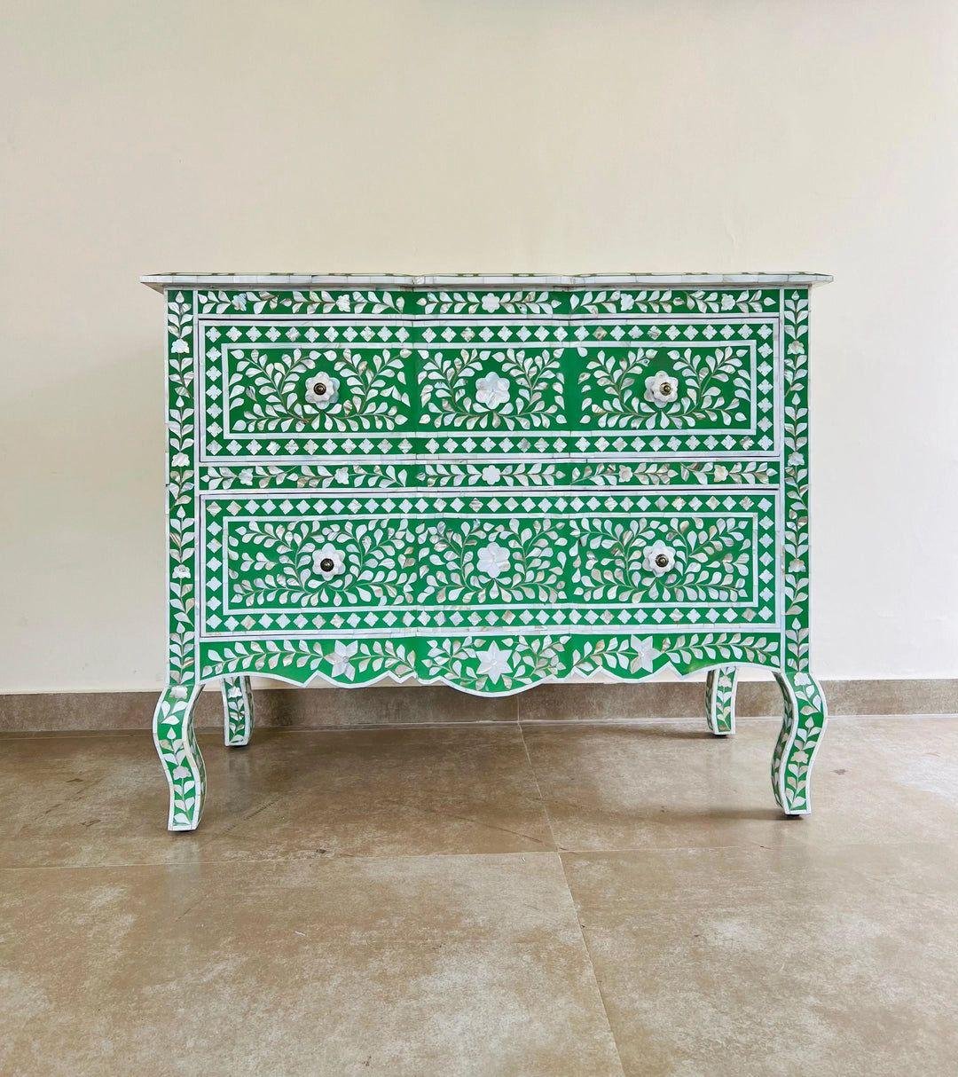 Green Iconic French chest of drawer in mother of pearl