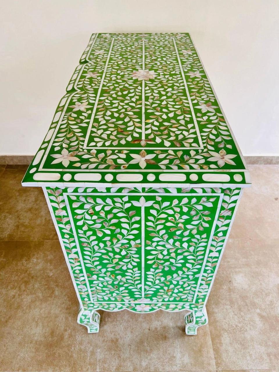 Green Iconic French chest of drawer in mother of pearl | Image 3