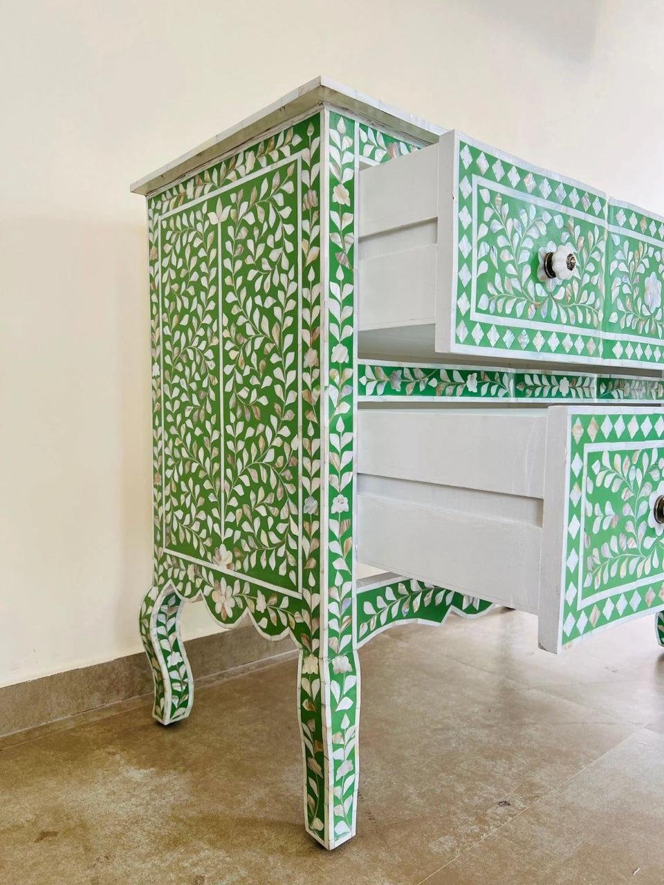 Green Iconic French chest of drawer in mother of pearl | Image 4