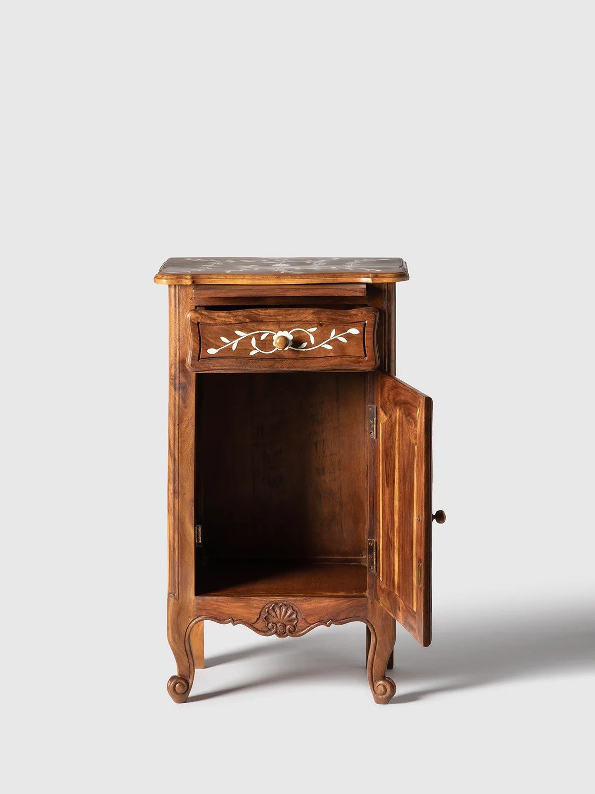 Aspen mother of pearl side table by Ashborn furniture | Image 2
