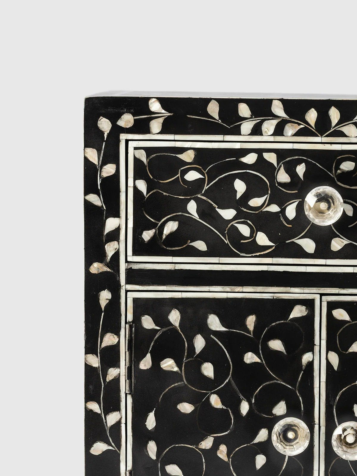 Luna mother of pearl side table by Ashborn furniture | Image 3