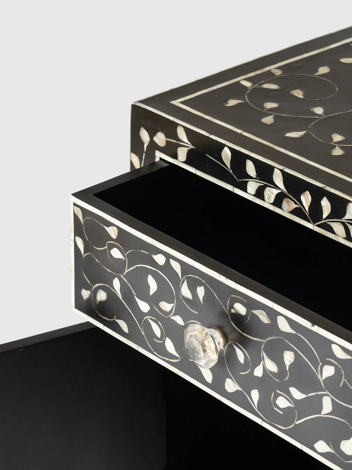 Luna mother of pearl side table by Ashborn furniture | Image 4