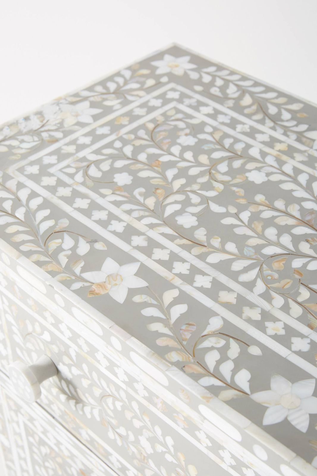 Timeless mother of pearl chest of drawer By Ashborn furniture | Image 3